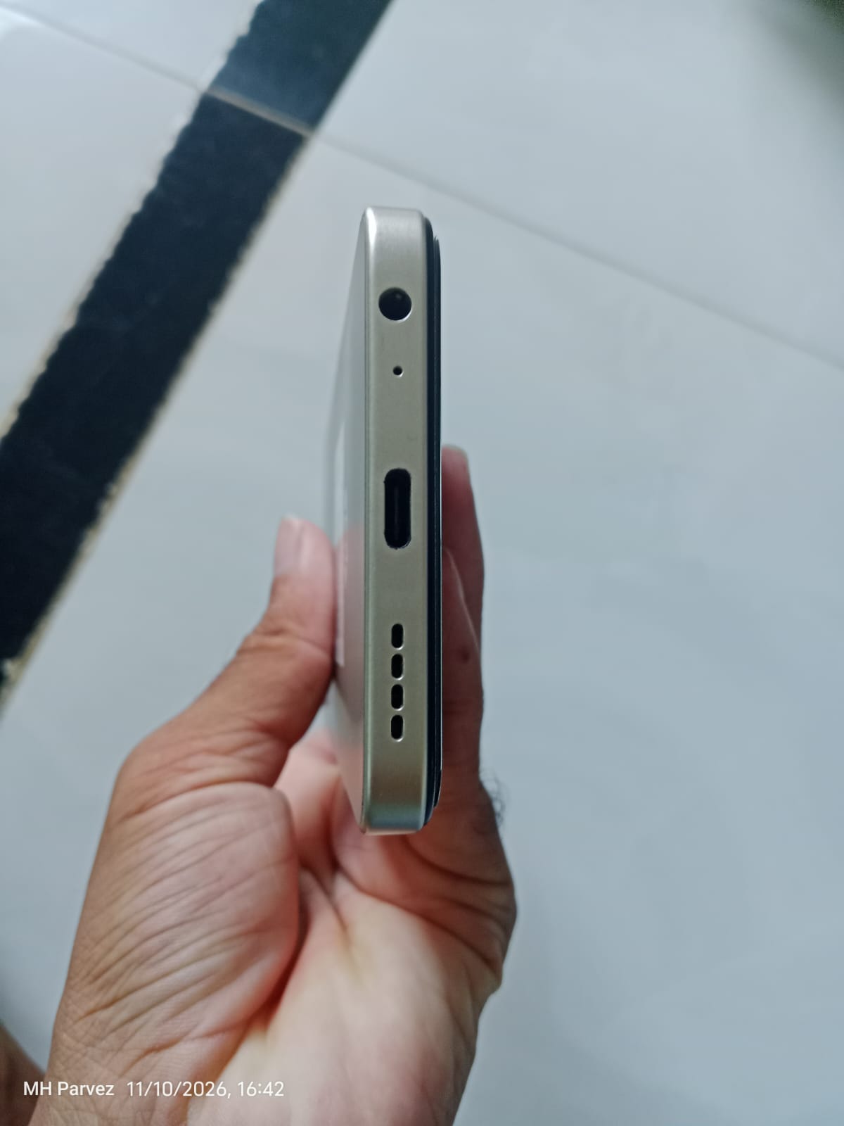এই মোবাইলটি বিক্রি করা হবে