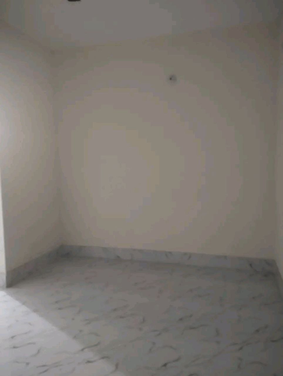 মেয়েদের মেস এ এক রুম ভাড়া