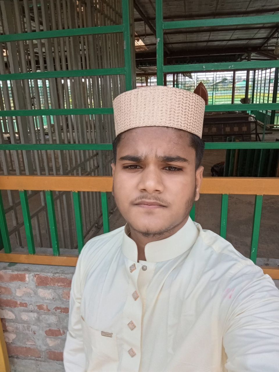 নূরানী মাদ্রাসার ছাত্র ছাত্রী পড়াই।